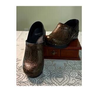 Dansko Pro Brown Embossed Tooled Stapled Leather Nurse Clog Size 36.